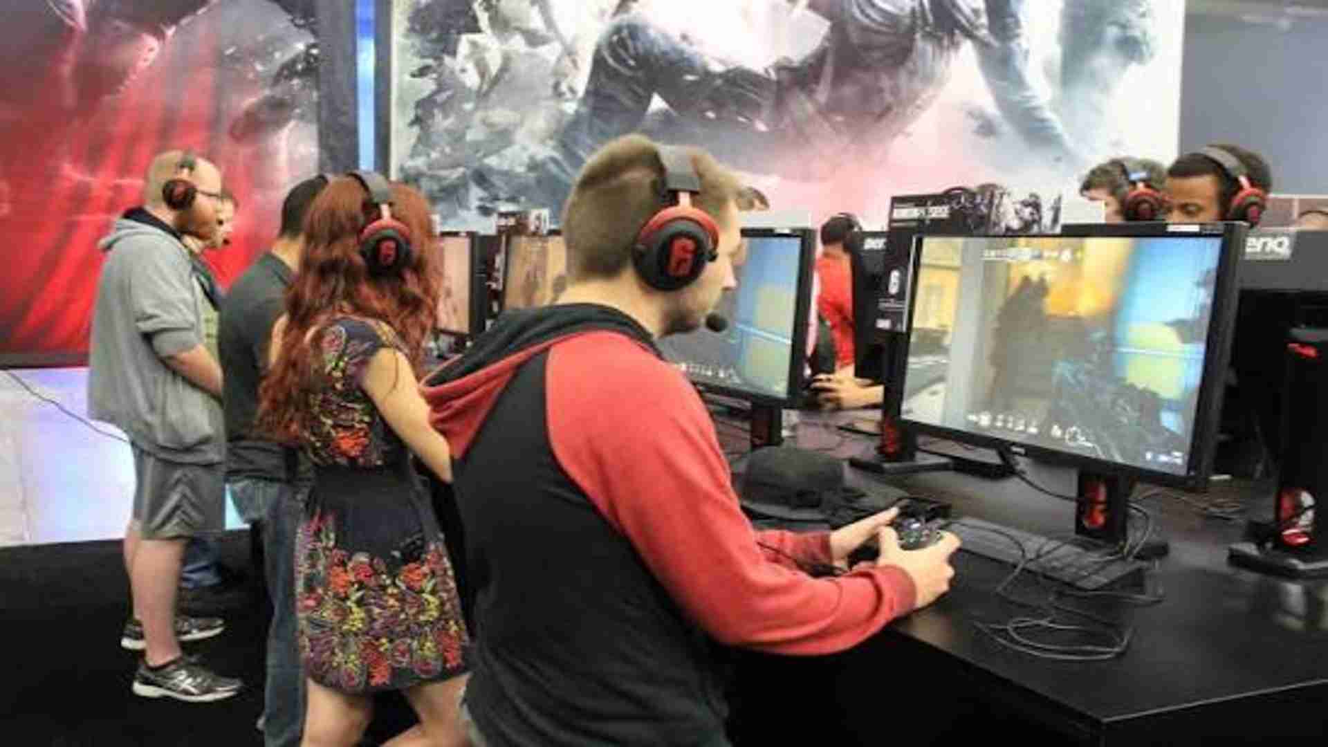 How Reward Distribution Can Shape Game Sessions